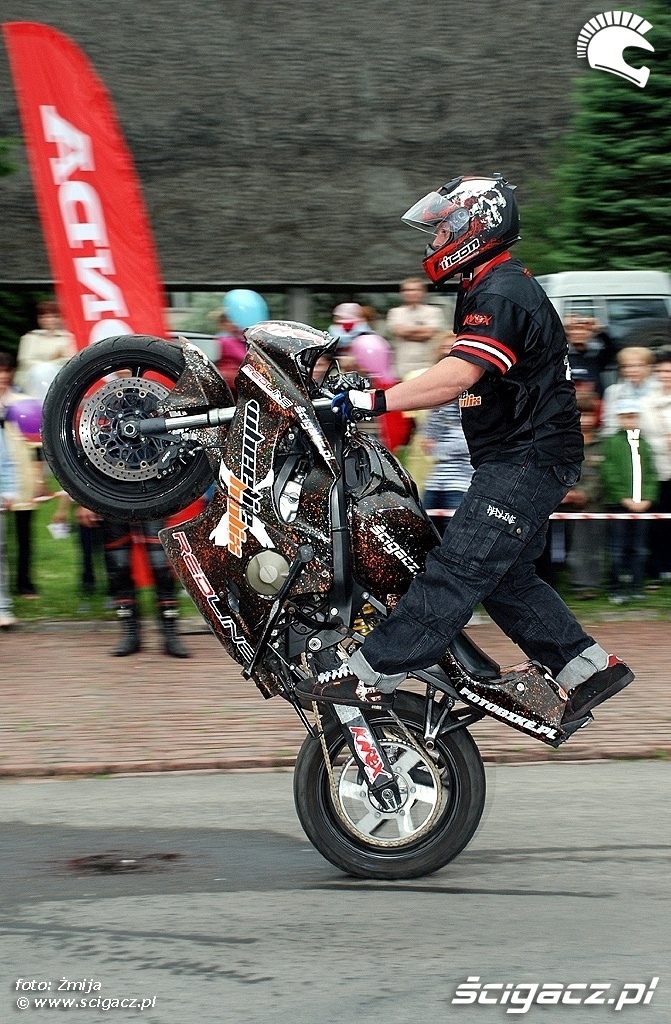 Beku wheelie stunt show