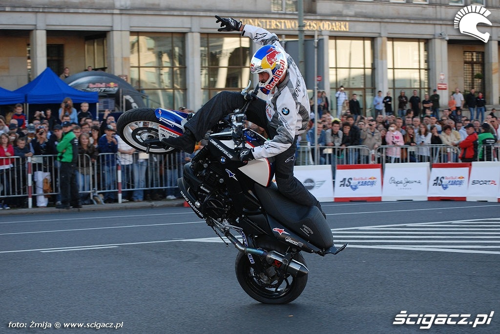 Chris Pfeiffer przed Ministerstwem Gospodarki stunt