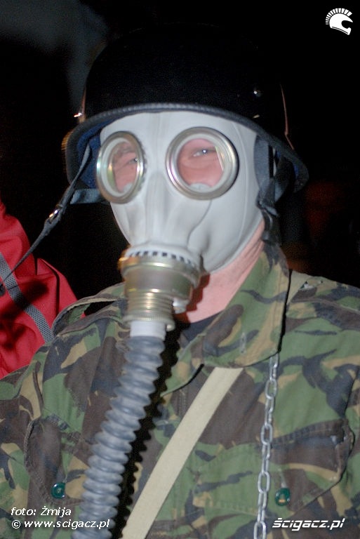 Maska gazowa element przebrania