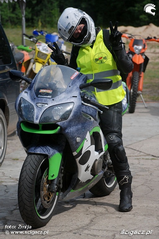 Motocyklistka na Kawasaki