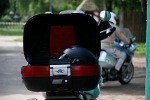 Kufer do motocykla z kaskiem