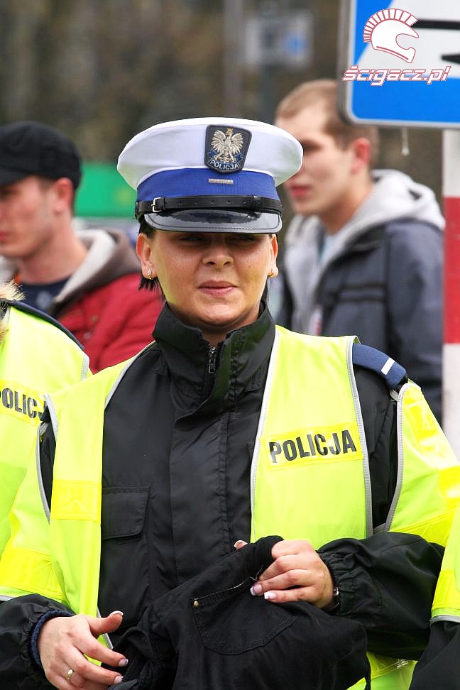 policjantka przed klasztorem otwarcie sezonu czestochowa 2008