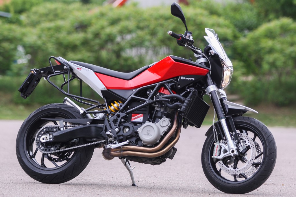 prawa strona Husqvarna Nuda 900R z