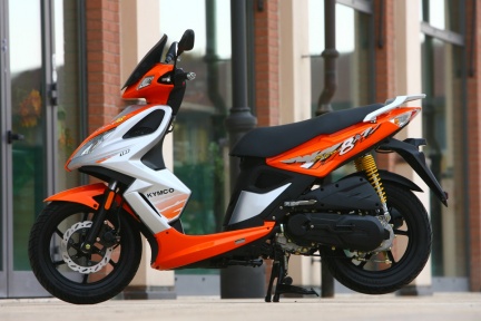 Kymco S8 125 z boku