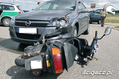 skuter po zderzeniu z oplem