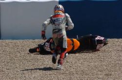 GP Hiszpanii w Jerez po wyscigu 5med Hayden po wywrotce