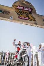 Michal Hernik na mecie Abu Dhabi Desert Challenge 2014