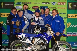 Josh Hill 40 wraz z teamem