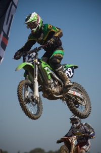 zawodnik kawaskaki skok