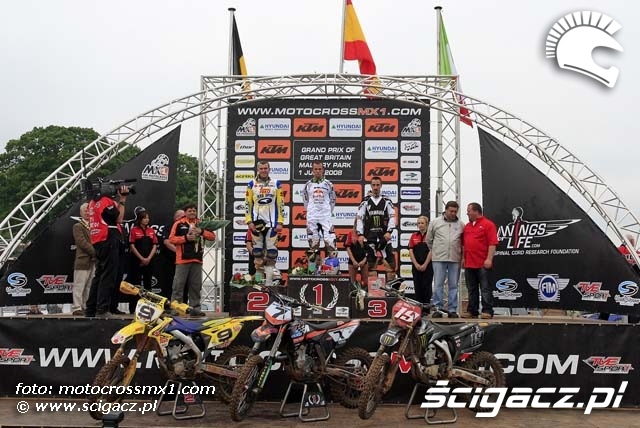 MX1 podium