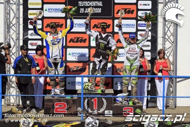 MX1 podium