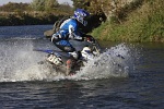 Piotr Narewski motocykl w wodzie