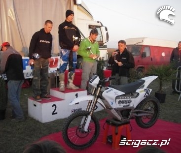 zero-mx-enduro-electric-podium