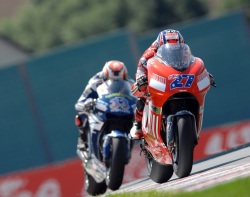 Australijczyk dotrzymywal kroku prywatnym Hondom ale z fabrycznymi nie byl w stanie sobie poradzic Foto Ducati 9 2