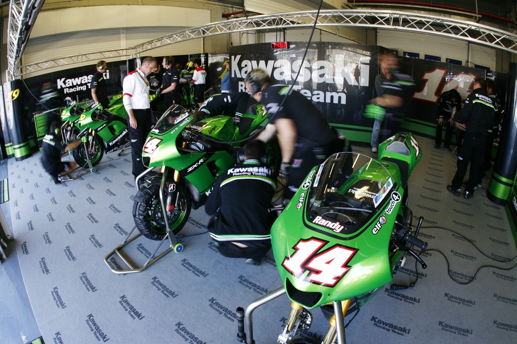 10000kg po rozlozeniu garazu foto Kawasaki