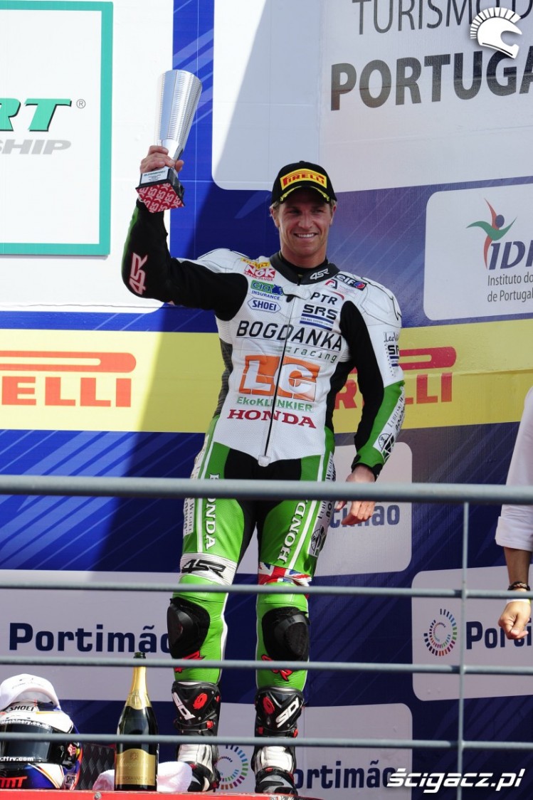 James Ellison na podium 1