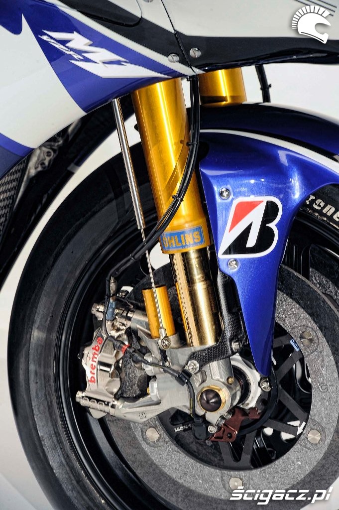 2012-yamaha-yzr-m1-16