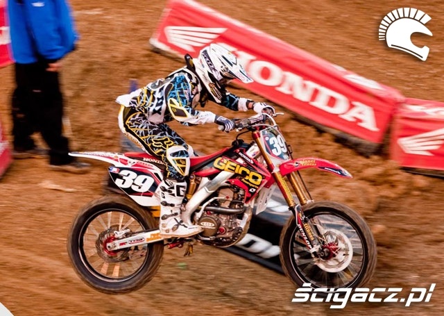 Trey Canard skok