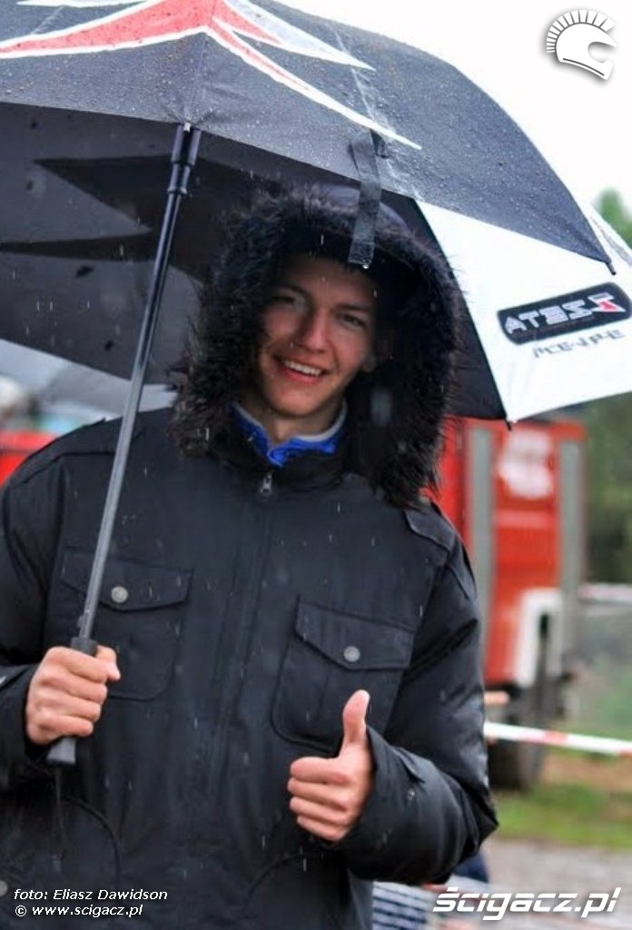 Sebastian Budny pod parasolem Orneta