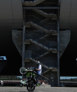 Adrian Pasek Pasio stunt training