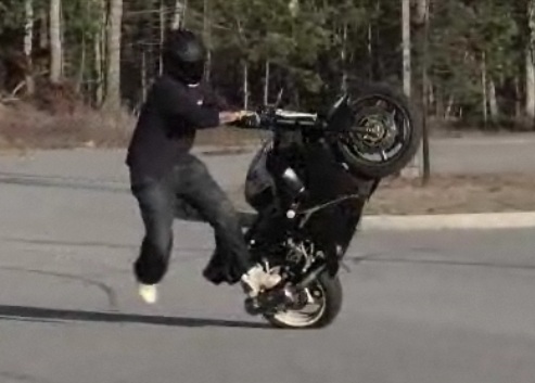 Street Bike Rough Cut stunt zza oceanu