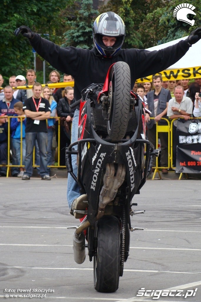 wheelie no hander