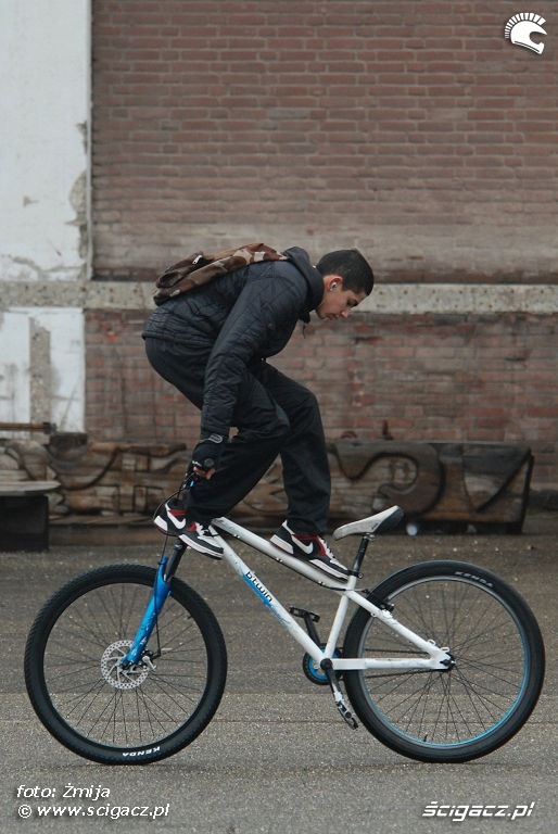 Khalid stunt on bicycle