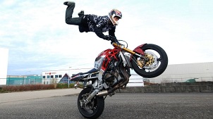 Wyskok na motocyklu stunt Stunter13