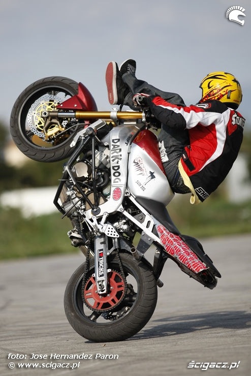 Motocyklowy stunt trening Hiszpania