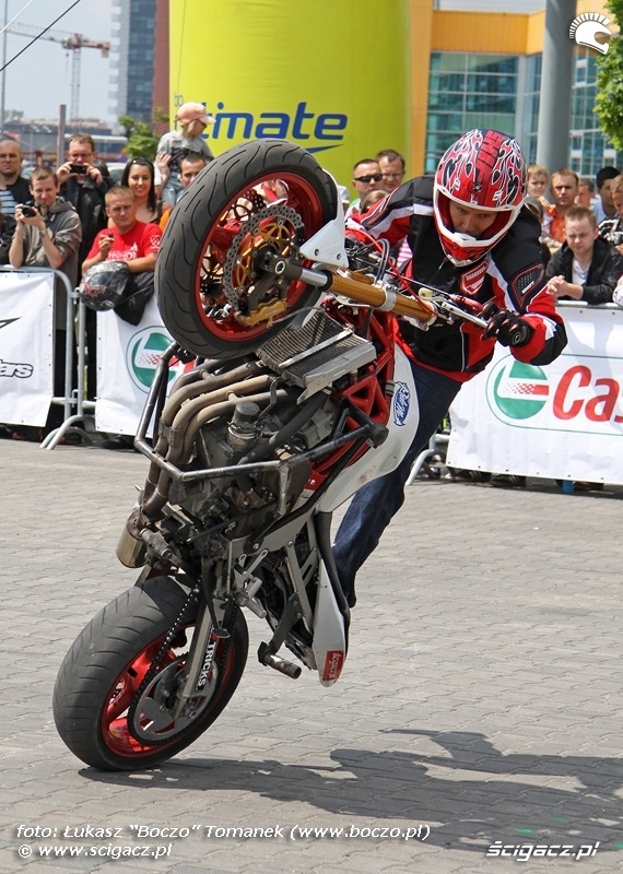 Motocyklowa Niedziela BP pokaz stuntu S13