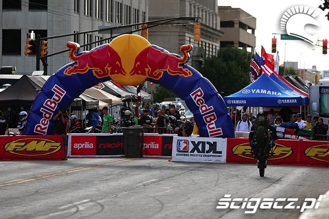 XDL red bull stoppie