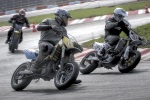 rosiak wyprzedza supermoto motocykle wrzesien radom 2008 e mg 7828