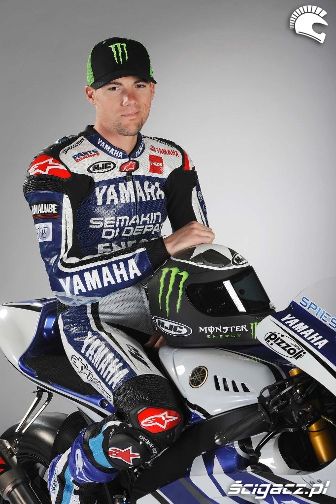 2012-yamaha-factory-motogp-livery-ben-spies-08