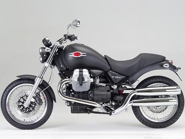 Moto Guzzi 940 Custom 3