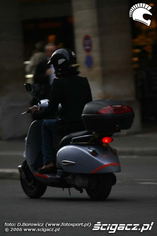 Paryskie motocykle 178