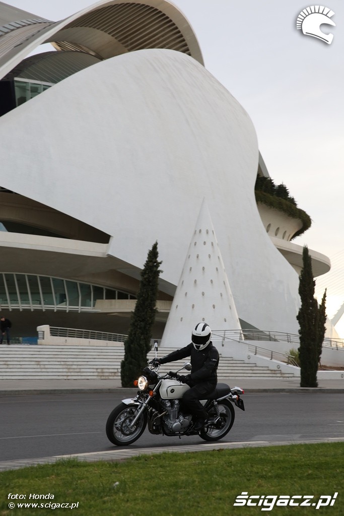 Centrum nauki Honda CB1100 2013