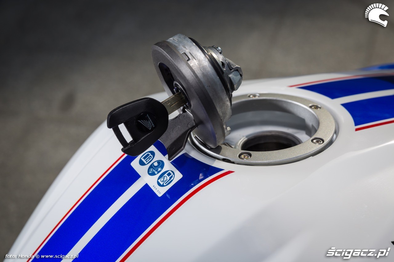 Zdjęcia wlew paliwa cb500f 2016 Honda CB500F 2016 100