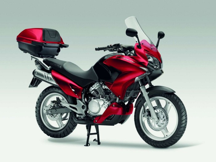 Honda Varadero 125 - Turystyczne Enduro Na Kategorię A1, Czyli Pierwszy Motocykl Dla Podróżnika