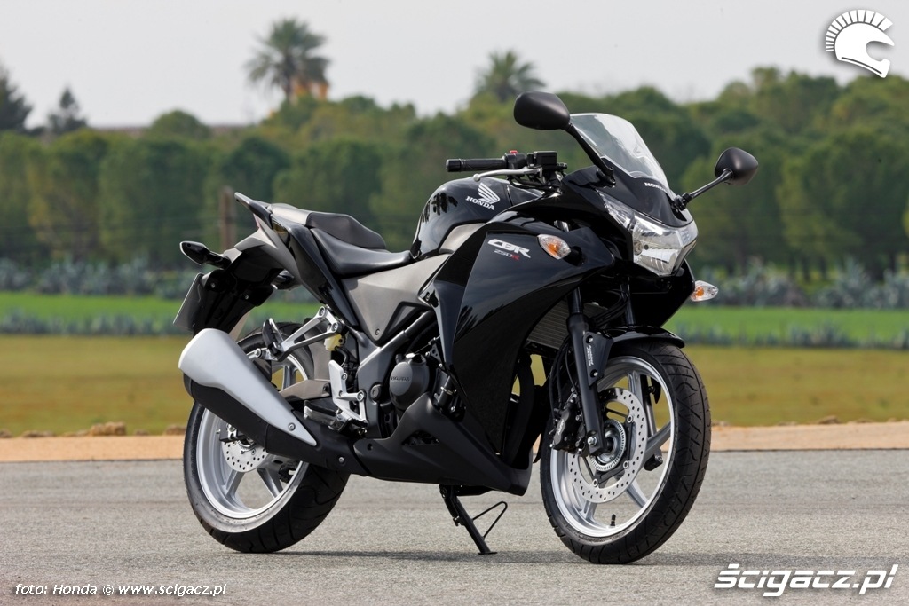 Zdjęcia Honda CBR250R 2011 czarny motocykl Honda