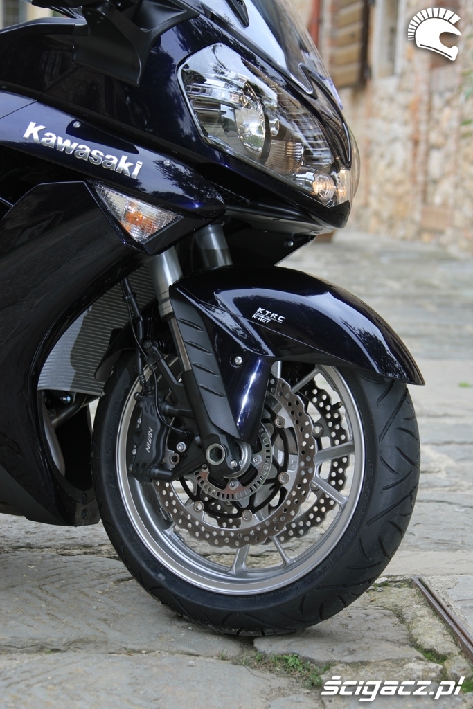Kawasaki 1400 GTR 2010 przednie zawieszenie