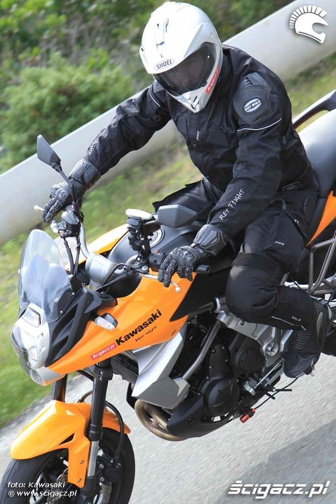 Premiera Kawasaki Versys 2010 latwe wejscie w zakret