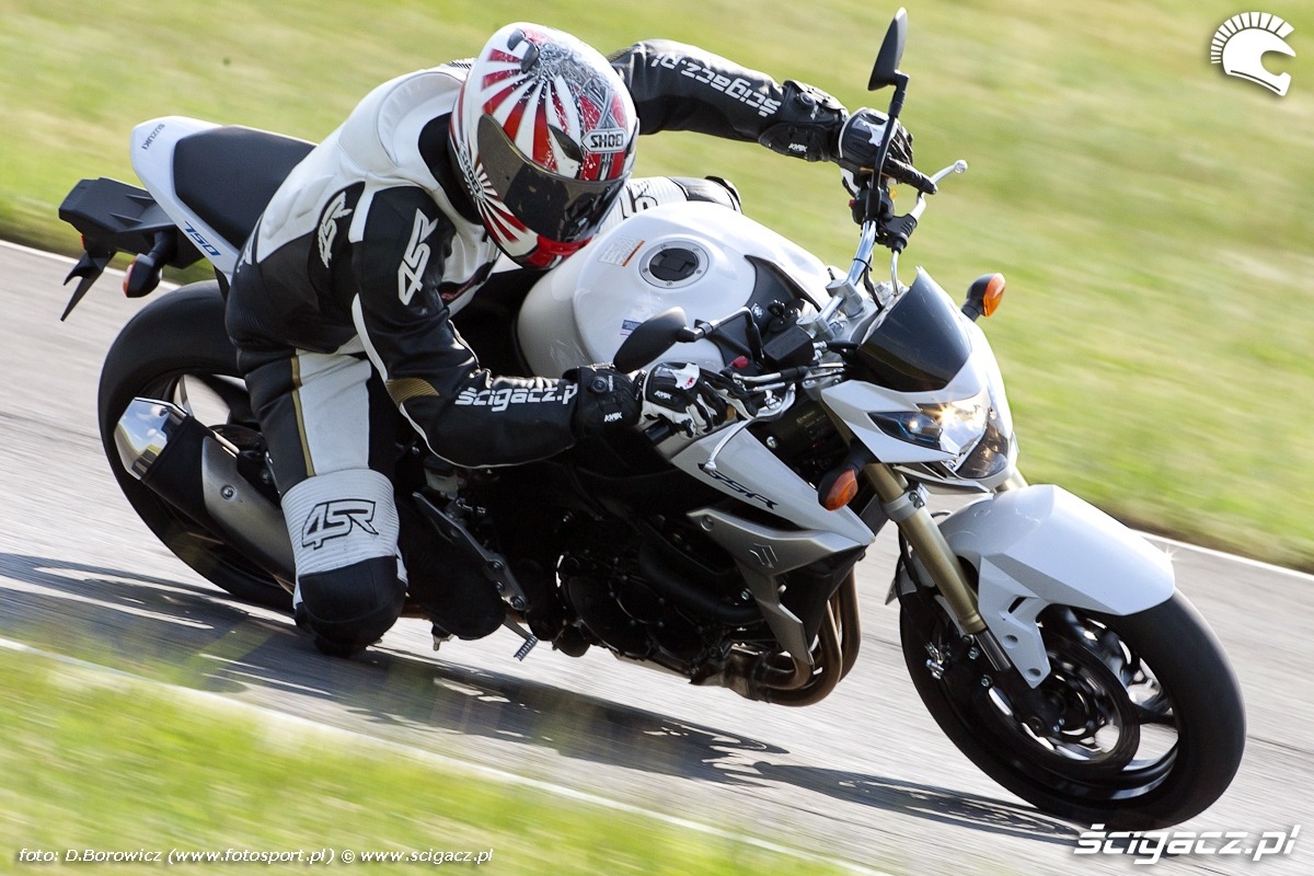 jazda dynamiczna suzuki gsr750 2011 test motocykla 06