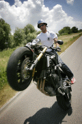 motocykle triumph wheelie4