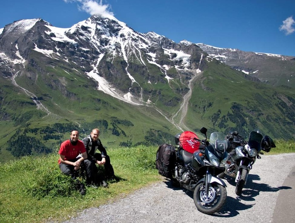 Postoj Alpy na motocyklu z
