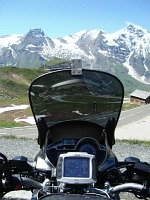 W gorach Alpy na motocyklu