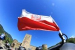 Powiewajaca Polska flaga