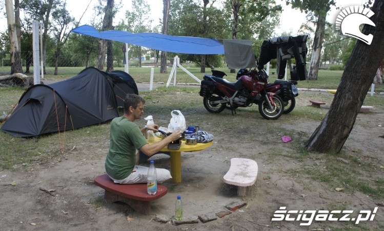 na campingu wyprawa motocyklowa do Ameryki Poludniowej