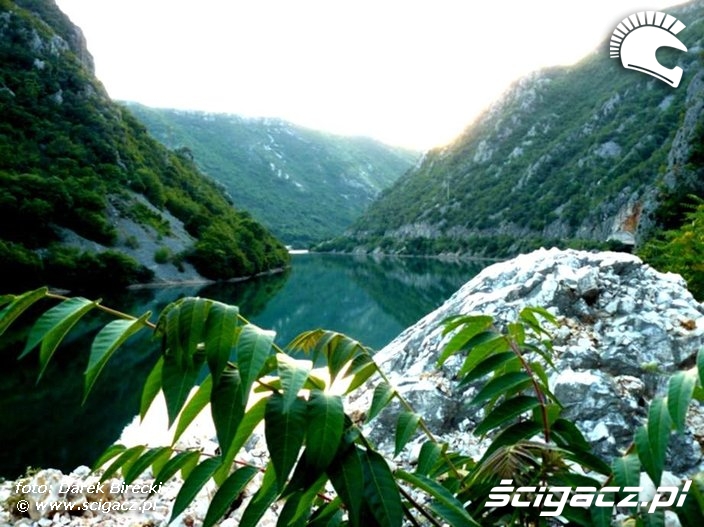 dolina rzeki - Long Way na Balkanach