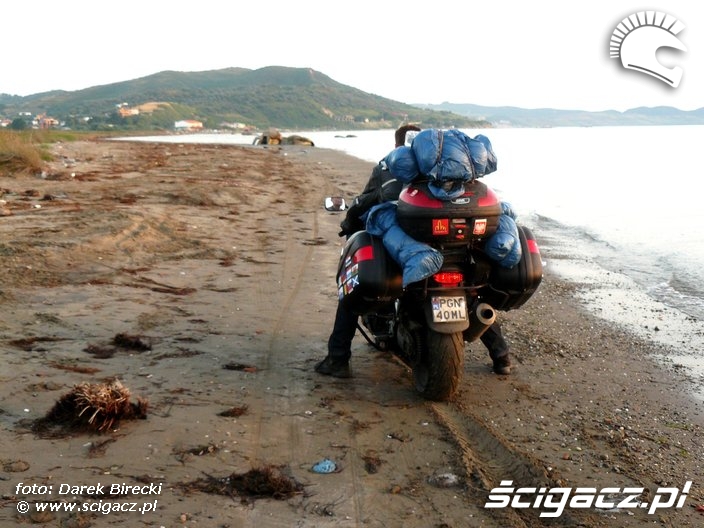 motocyklem po plazy - Long Way na Balkanach