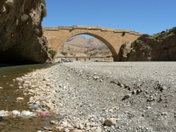 most rzymski z daleka skuterem do turcji